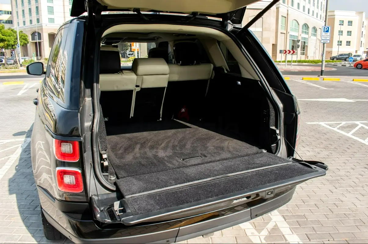 2020 Land Rover Range Rover for Rent in Al Hudaiba photo 8