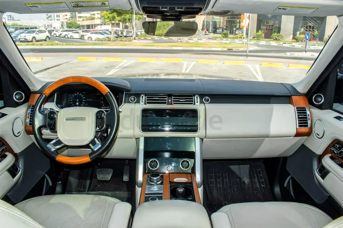 2020 Land Rover Range Rover for Rent in Al Hudaiba photo 9