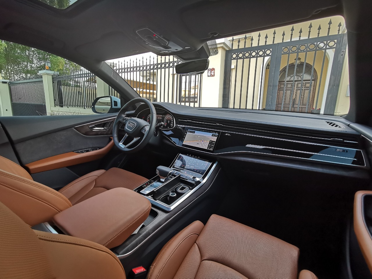 Rent 2022 Audi Q8 White in Dubai photo 5
