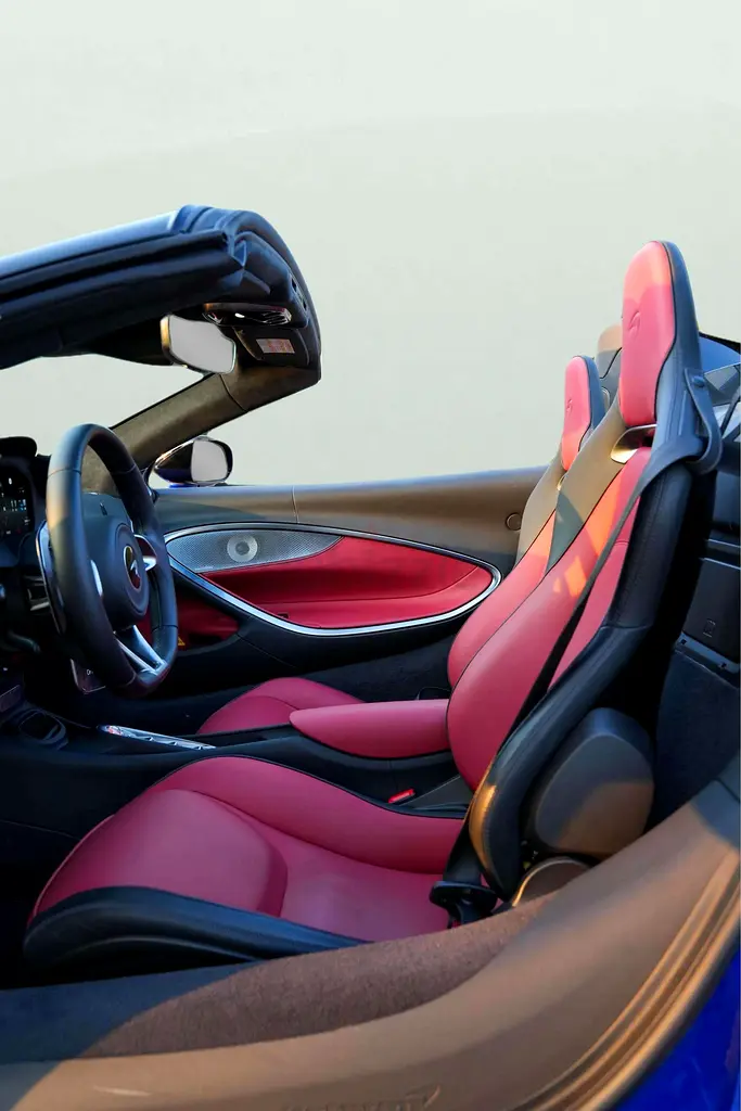 2025 McLaren Artura for Rent in Al Barsha 1 photo 7