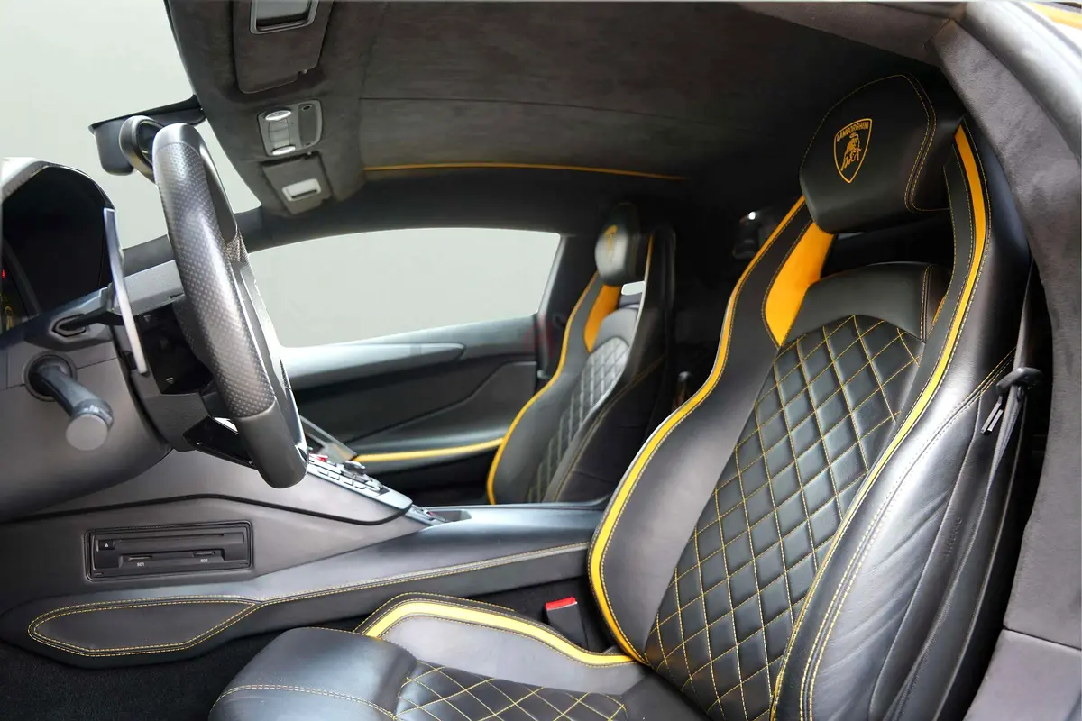 2021 Lamborghini Aventador S for Rent in Al Barsha 1 photo 5