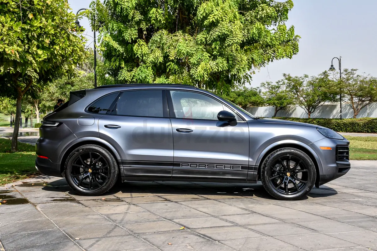 2024 Porsche Cayenne for Rent in Palm Jumeirah photo 3