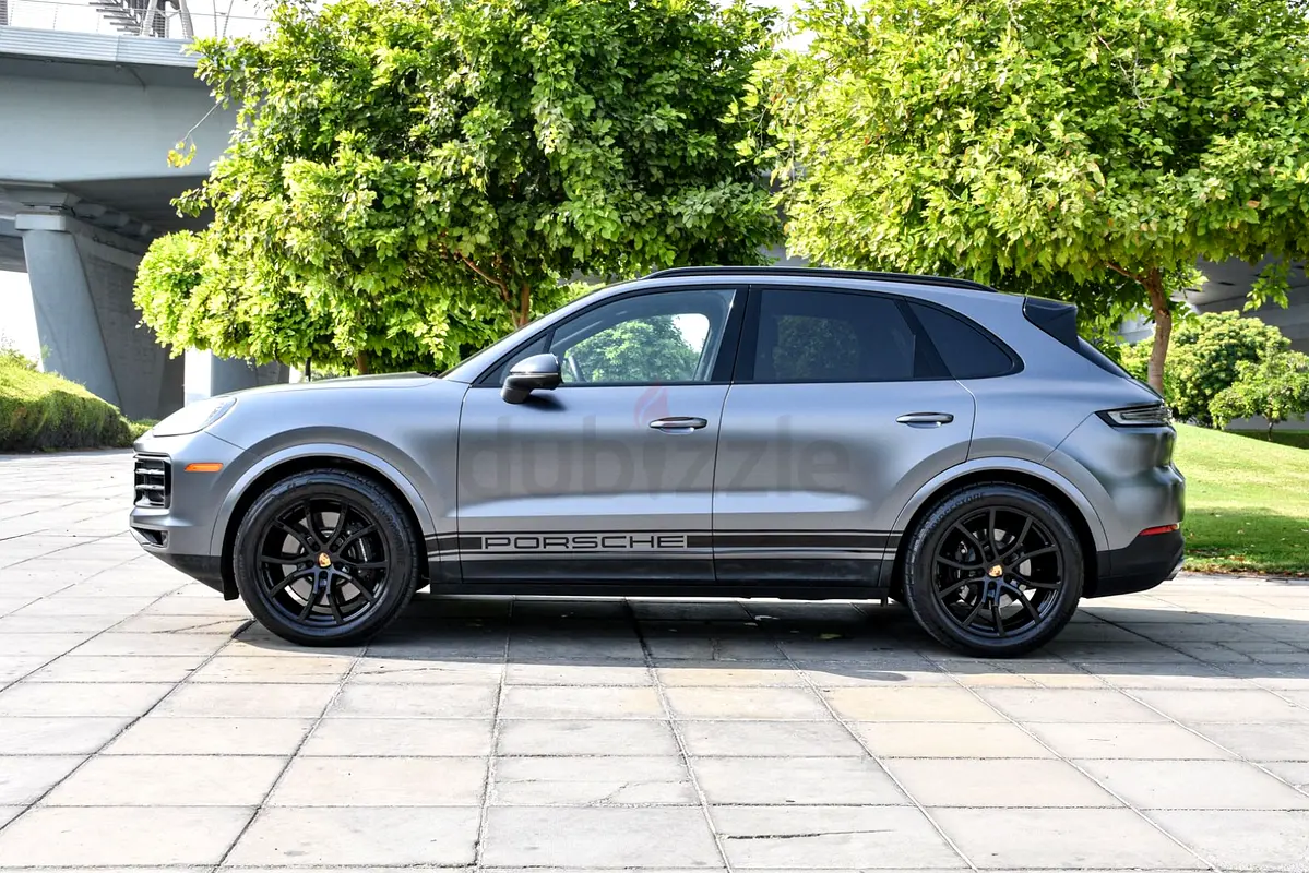 2024 Porsche Cayenne for Rent in Palm Jumeirah photo 6