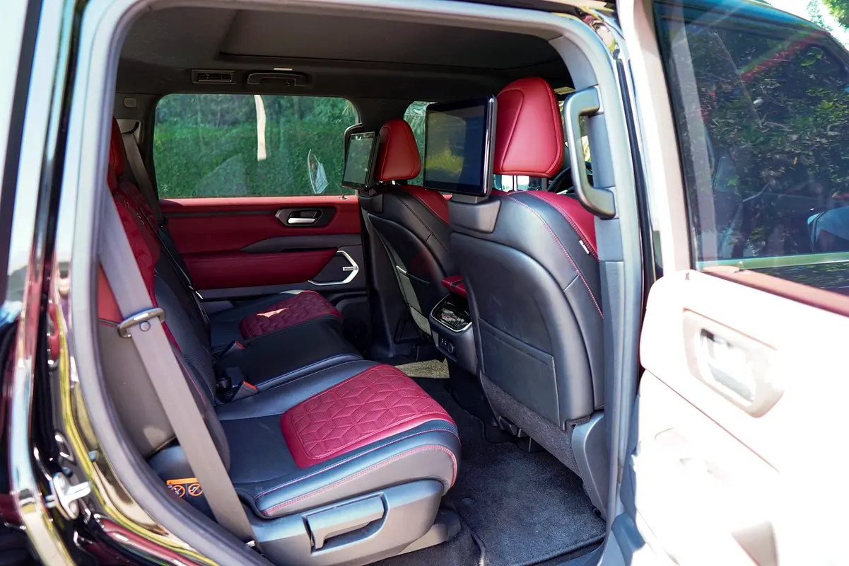 2025 Nissan Patrol for Rent in Al Garhoud (Black) photo 7