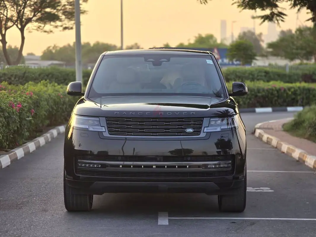2025 Land Rover Range Rover for Rent in Business Bay (Black) photo 8
