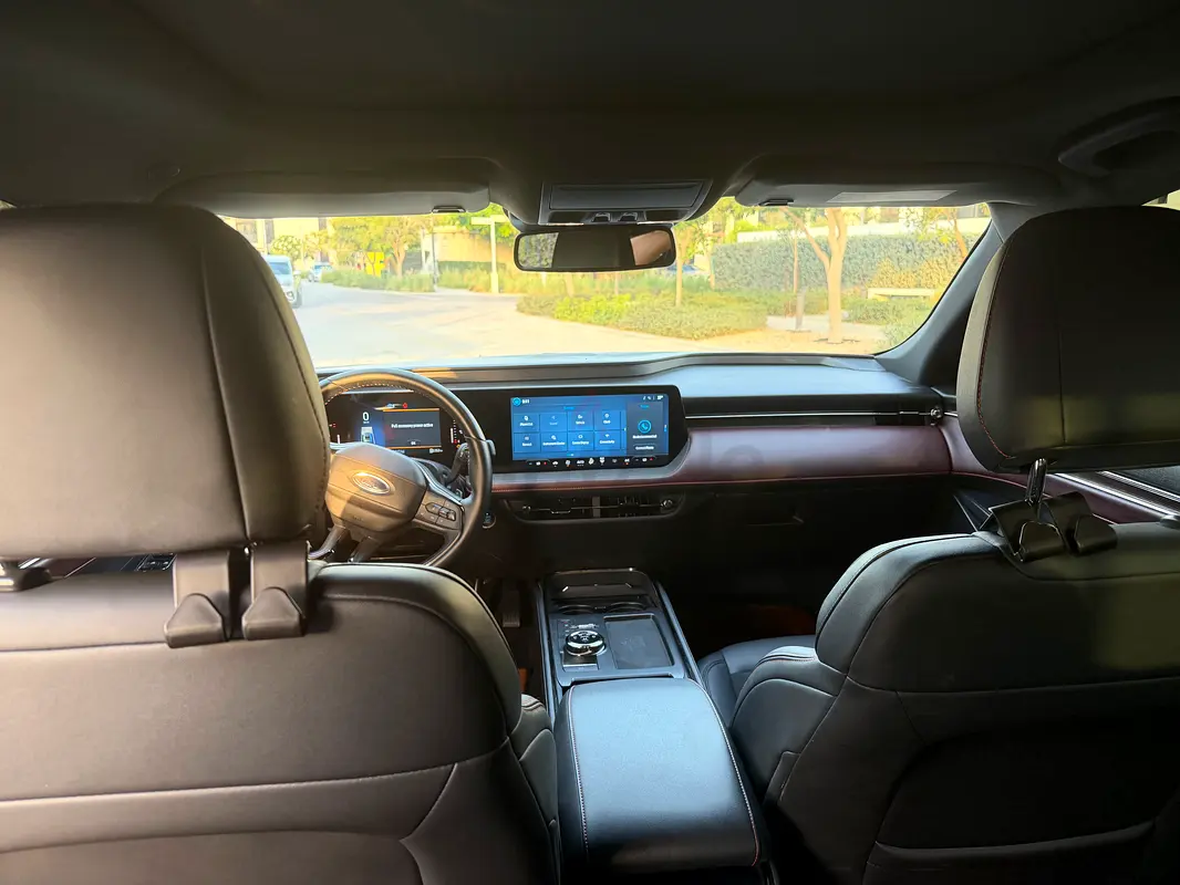 Hire 2024 Ford Taurus in Al Quoz 4 photo 3