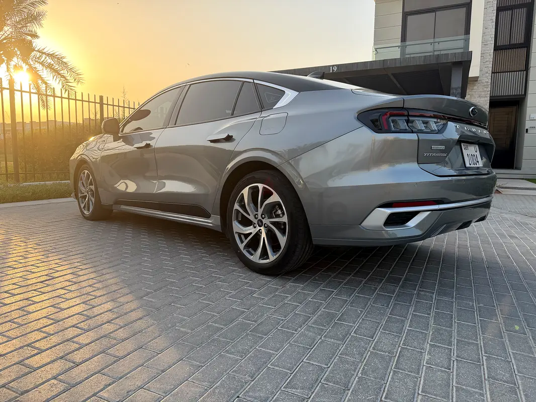 Hire 2024 Ford Taurus in Al Quoz 4 photo 5