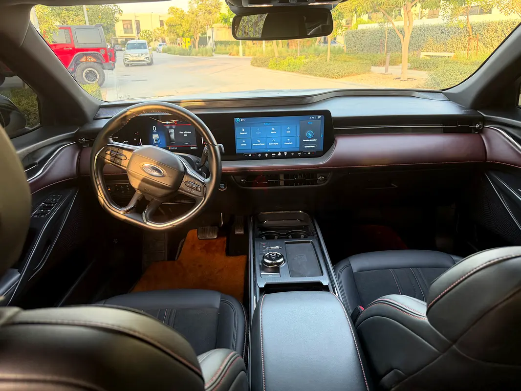 Hire 2024 Ford Taurus in Al Quoz 4 photo 8