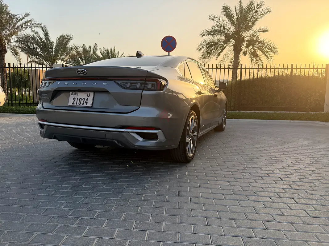 Hire 2024 Ford Taurus in Al Quoz 4 photo 9