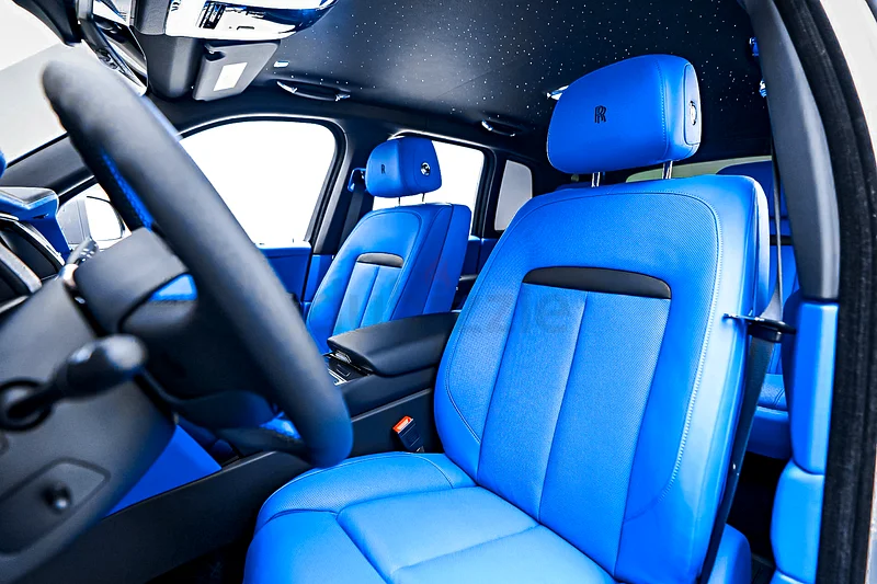 Rent 2024 Rolls-Royce Cullinan Black with Blue Interior in Dubai photo 6