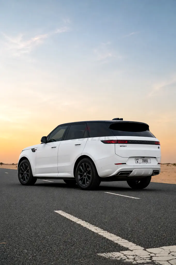 2023 Land Rover Range Rover Sport for Rent in Al Barsha 1 photo 3
