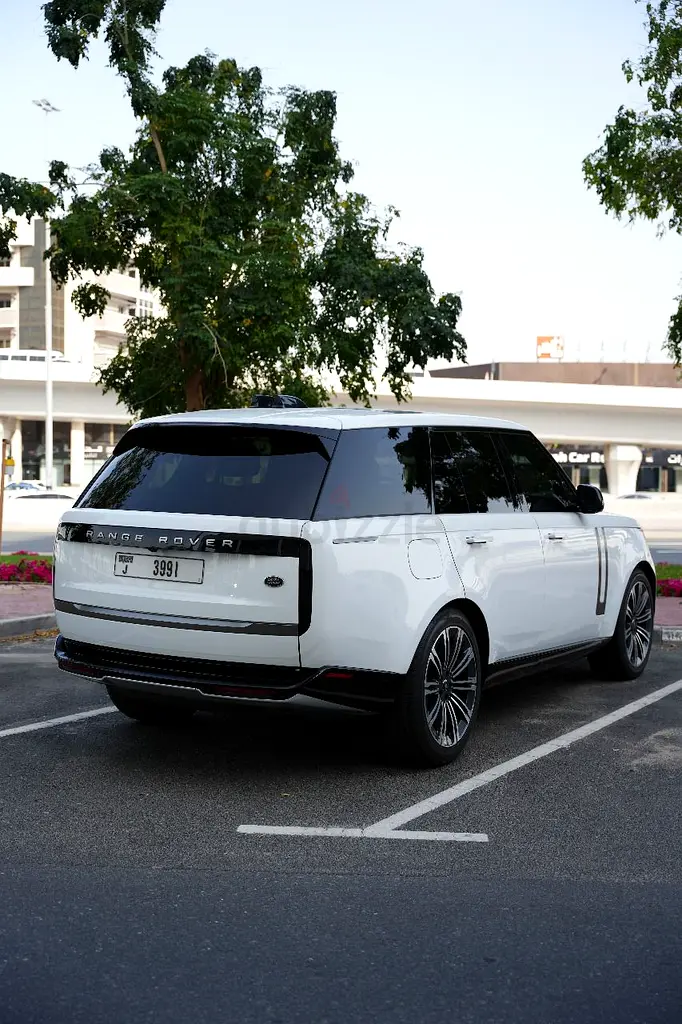 2023 Land Rover Range Rover for Rent in Port Saeed (White) photo 6