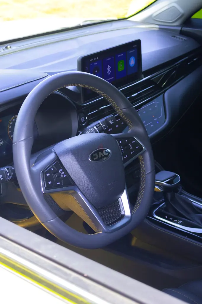 2025 JAC JS4 for Rent in Business Bay photo 7