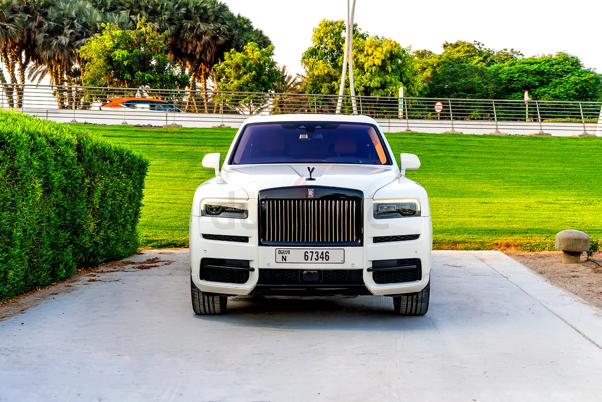 2022 Rolls-Royce Cullinan for Rent in Al Quoz 1 photo 4