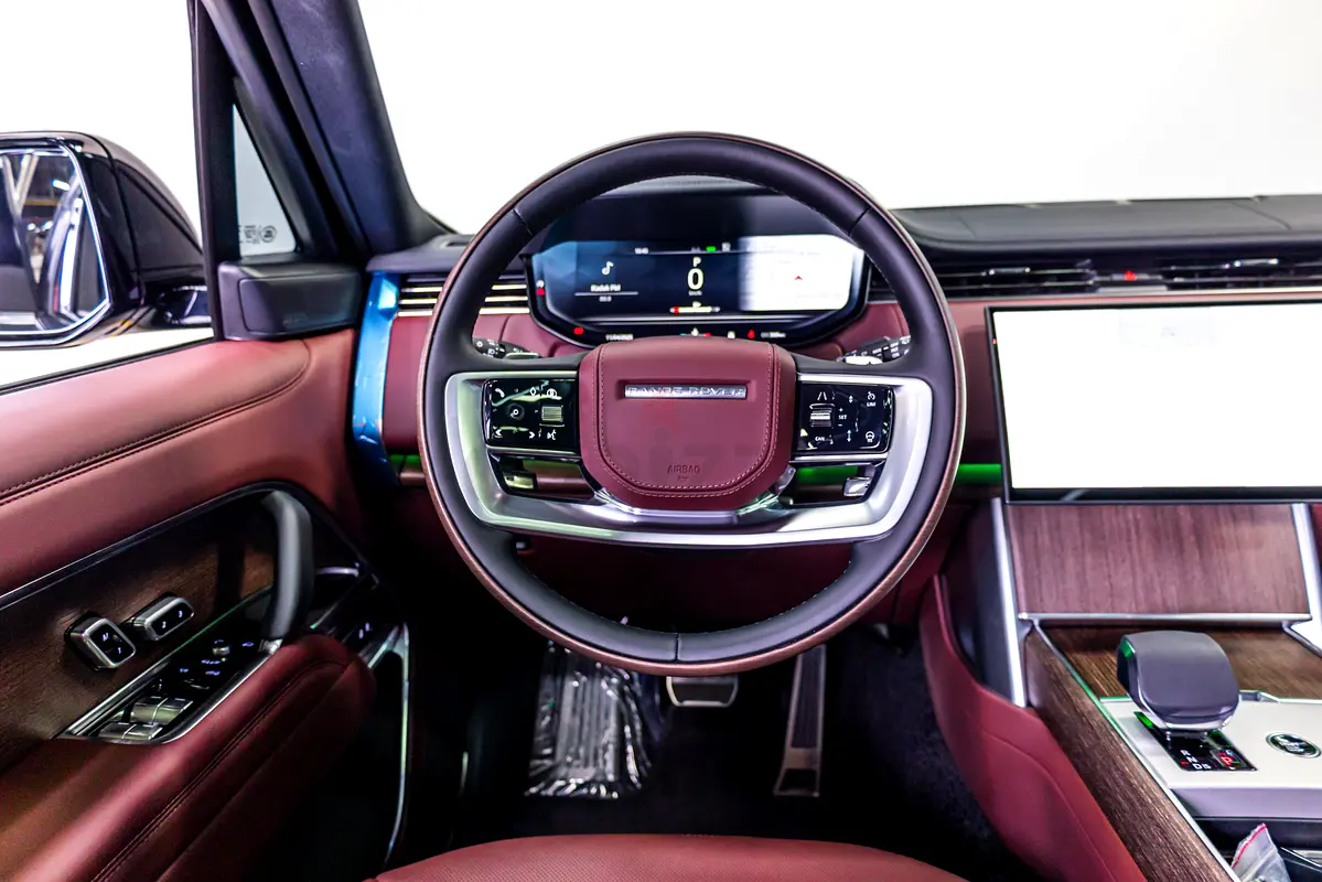 2025 Land Rover Range Rover for Rent in Al Quoz 1 photo 5