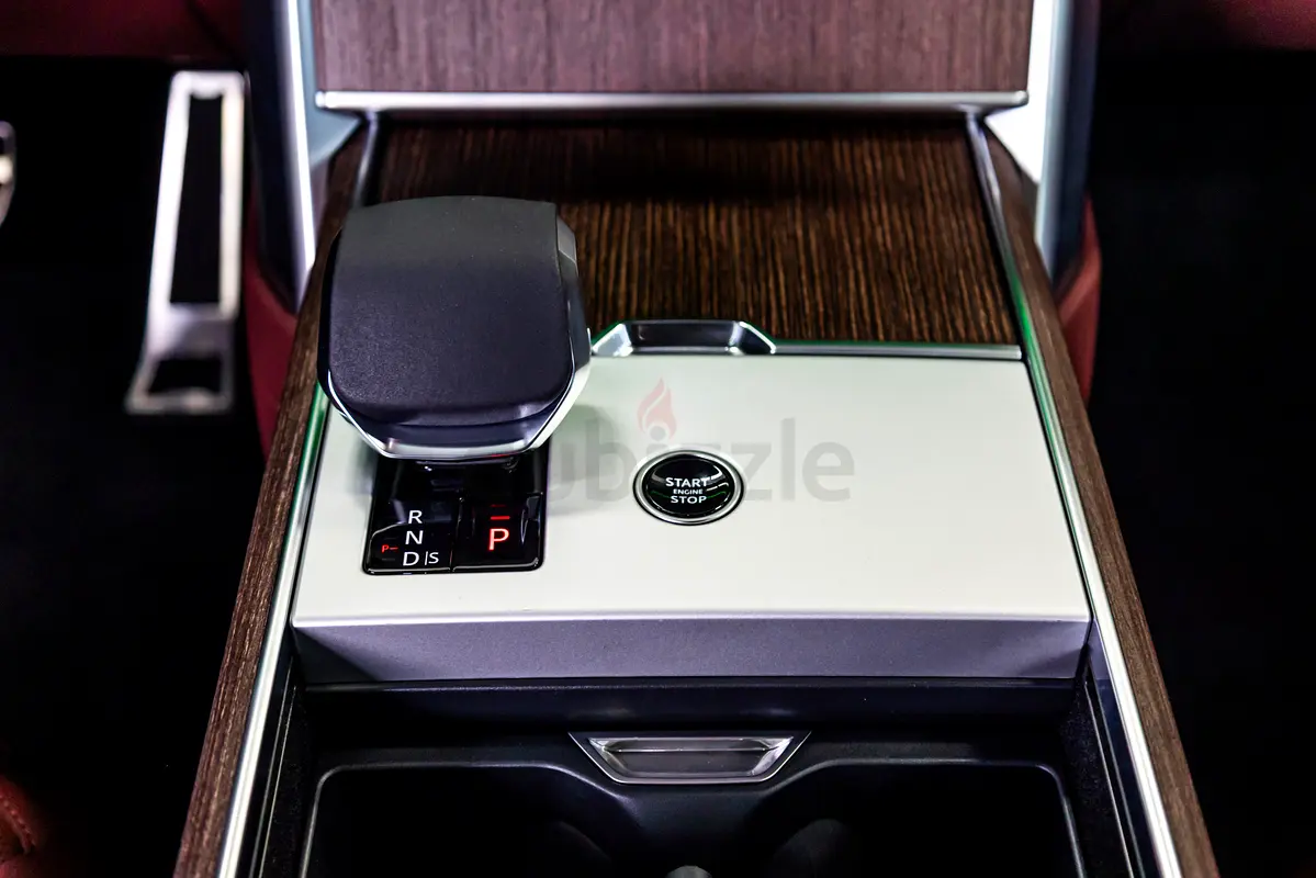 2025 Land Rover Range Rover for Rent in Al Quoz 1 photo 7