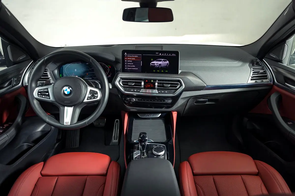 2024 BMW X4 for Rent in Business Bay photo 3