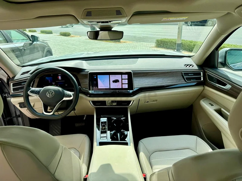2024 Volkswagen Teramont for Rent in Business Bay photo 3