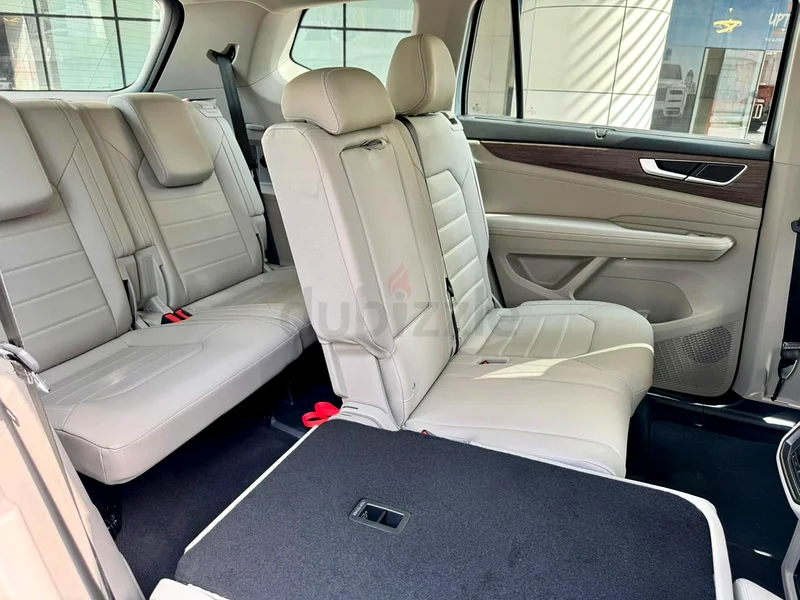 2024 Volkswagen Teramont for Rent in Business Bay photo 5