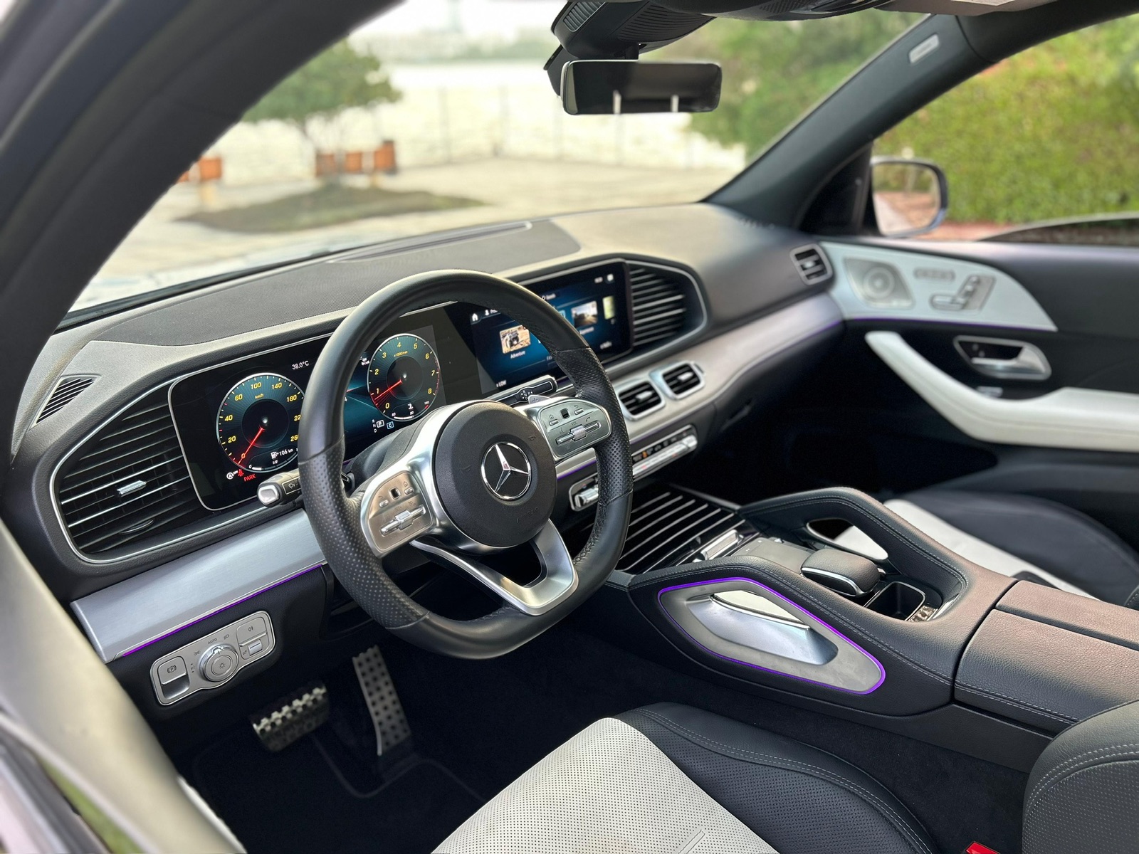 Rent a 2023 Mercedes-Benz GLE AMG in Dubai photo 5