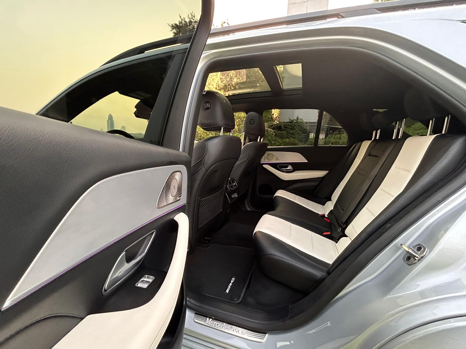 Rent a 2023 Mercedes-Benz GLE AMG in Dubai photo 9