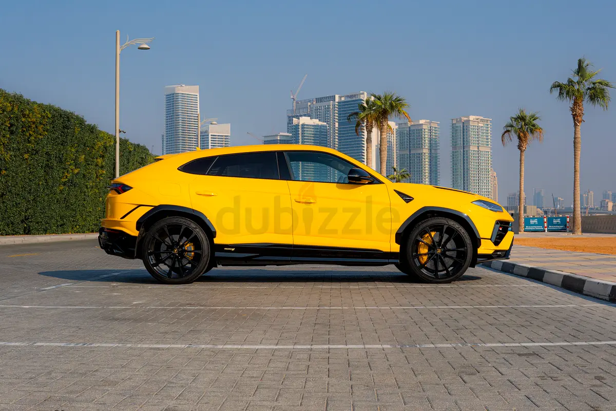 2023 Lamborghini Urus for Rent in Al Quoz 3 photo 9