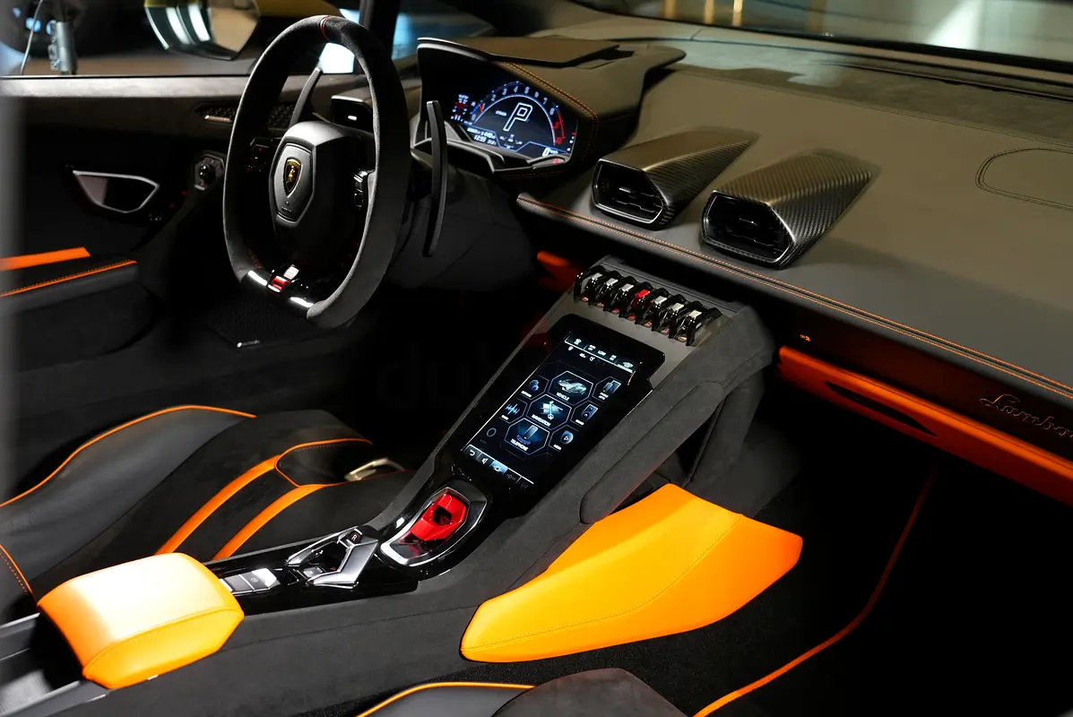 2024 Lamborghini Huracan for Rent in Al Quoz 3 photo 4