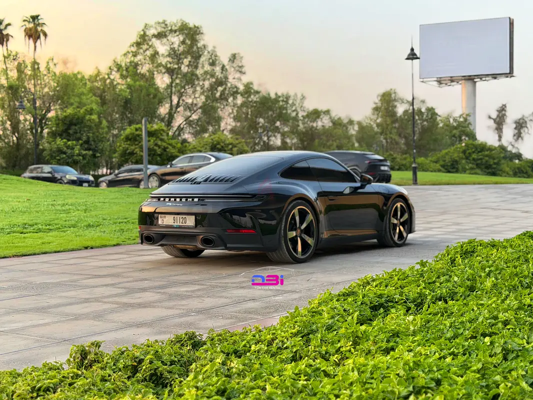 Porsche 911 – Where Luxury Meets Speed photo 3