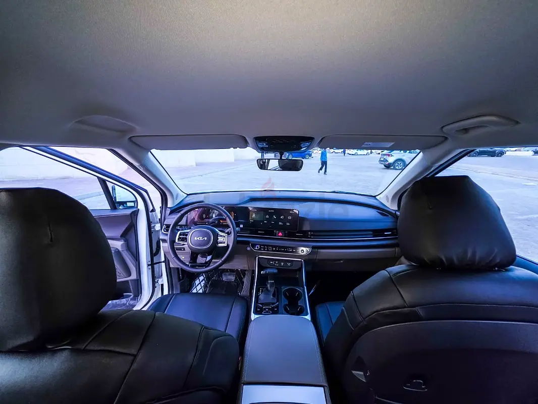 2025 Kia Carnival for Rent in Al Garhoud (White, Automatic, 4 Seater) photo 6