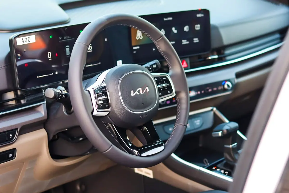 2025 Kia Carnival for Rent in Al Garhoud (White, Automatic, 4 Seater) photo 7