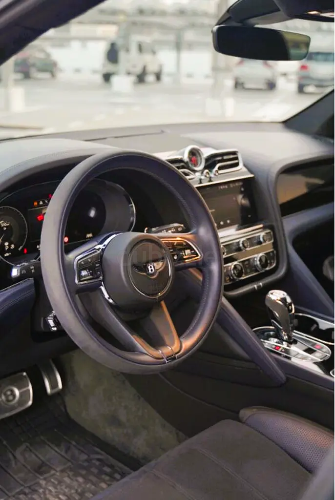 2022 Bentley Bentayga for Rent in Al Garhoud photo 5