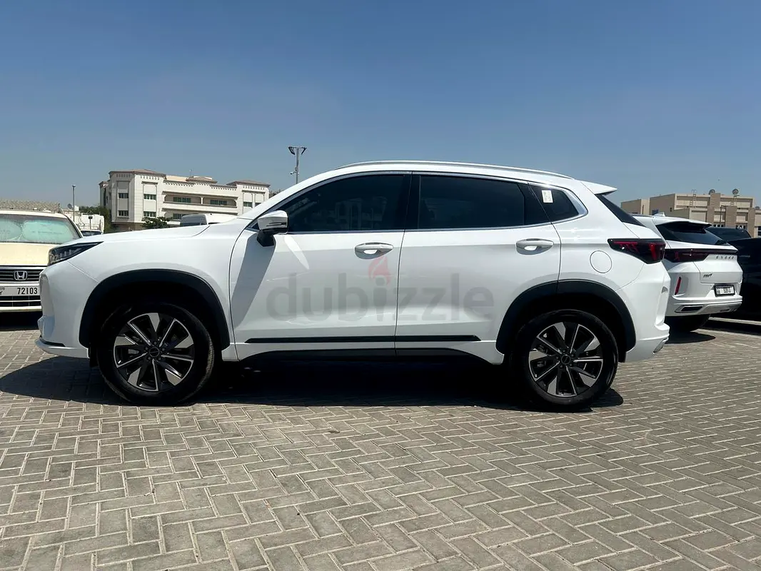 2025 Exeed LX for Rent in Downtown Dubai photo 3