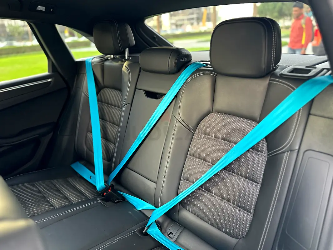 2022 Porsche Macan for Rent in Umm Ramool photo 4
