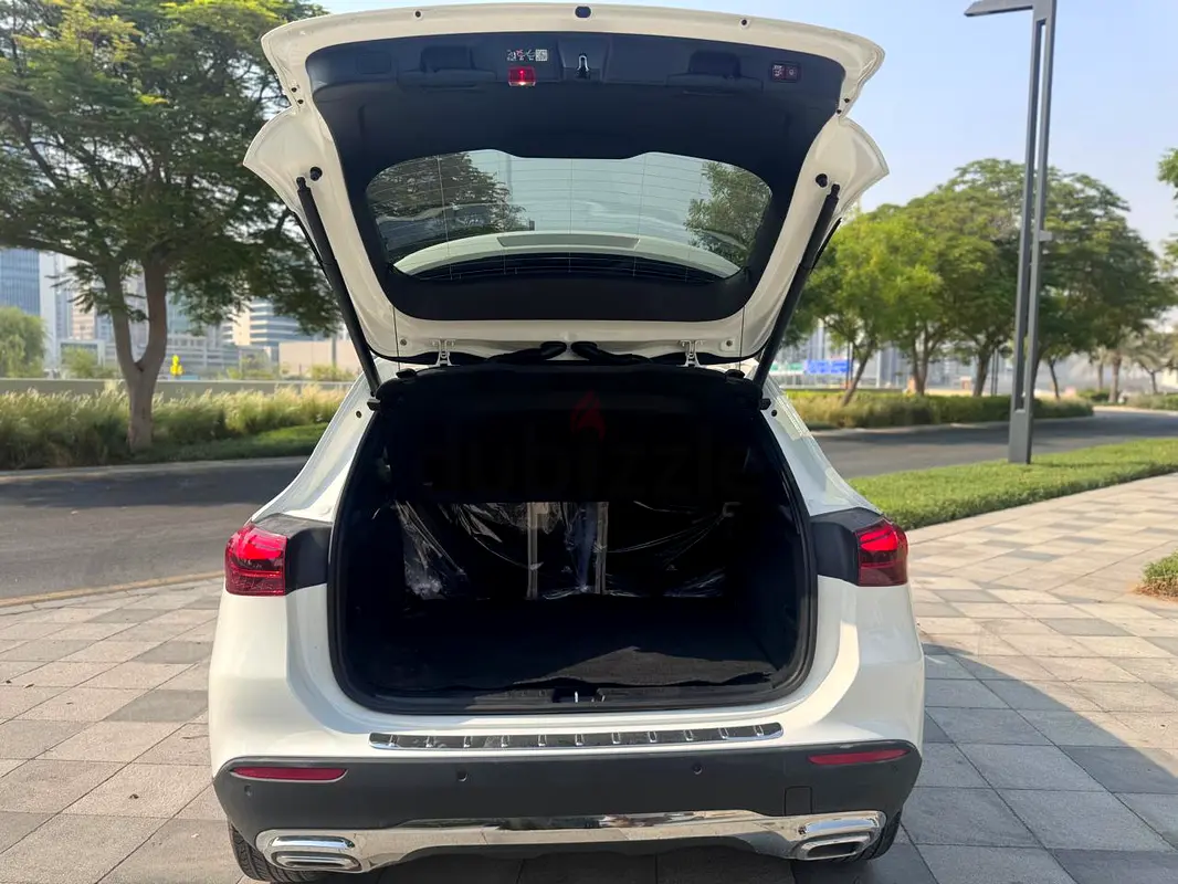2025 Mercedes-Benz GLA-Class for Rent in Azizi Riviera (White) photo 7