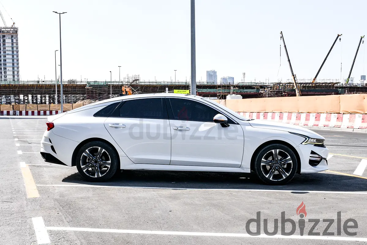 2022 Kia K5 for Rent in Al Jaddaf photo 5