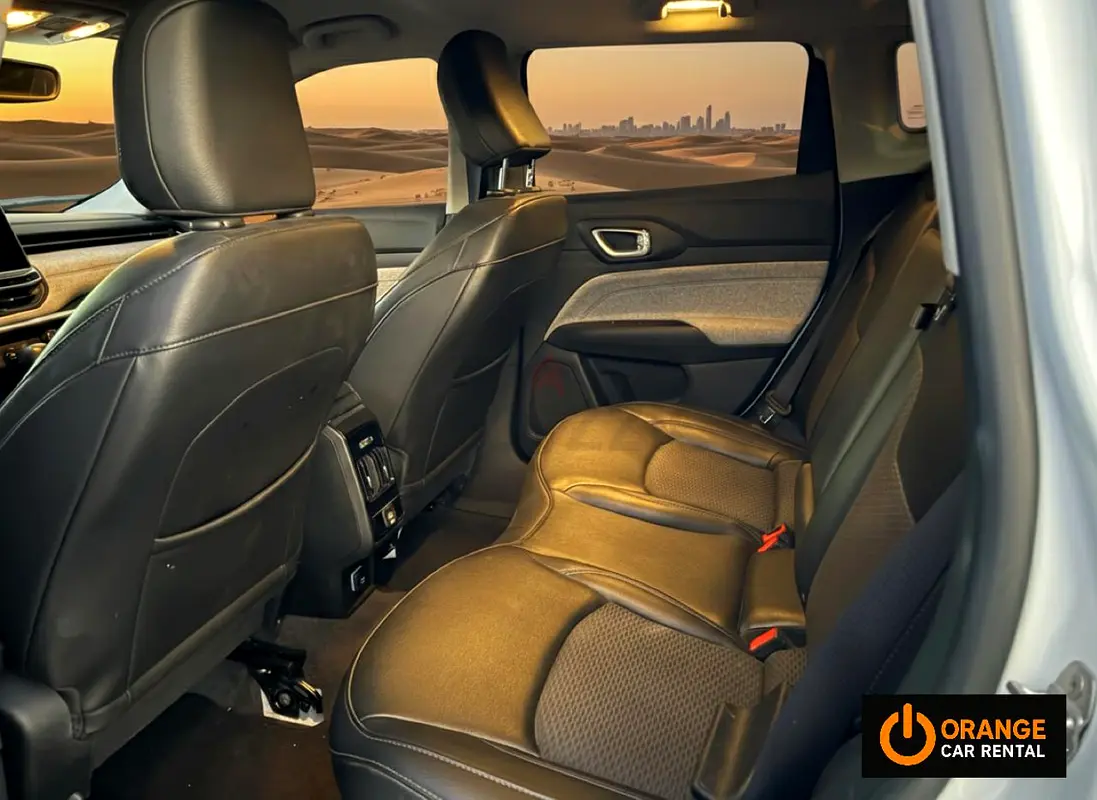 2022 Jeep Compass for Rent in Business Bay photo 6