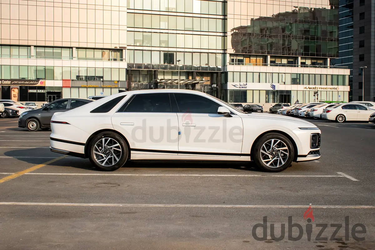 2024 Hyundai Azera Rental in Port Saeed photo 3