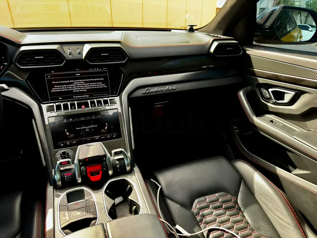 2023 Lamborghini Urus for Rent in Downtown Dubai photo 4