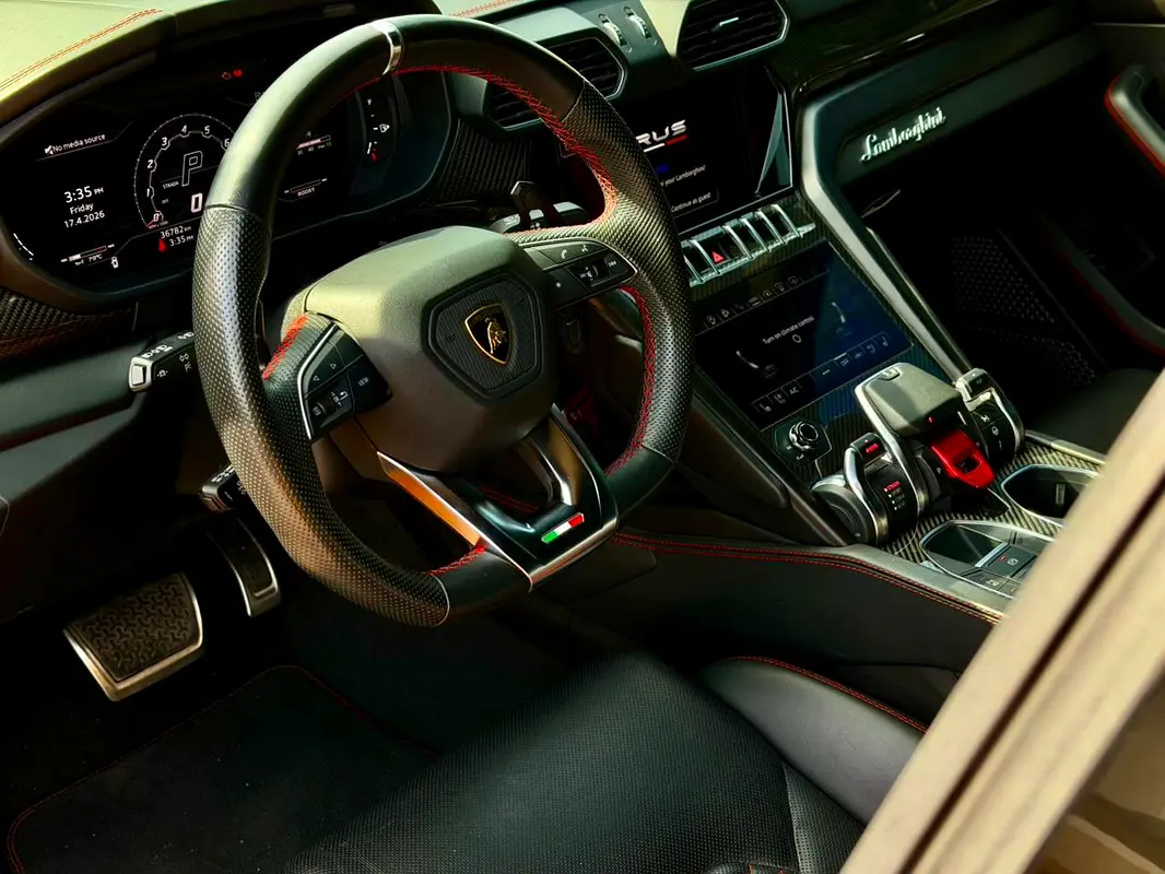 2023 Lamborghini Urus for Rent in Downtown Dubai photo 5