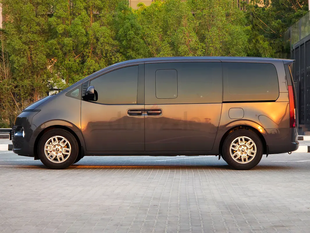 2026 Hyundai Staria for Rent in Al Mamzar Front photo 5