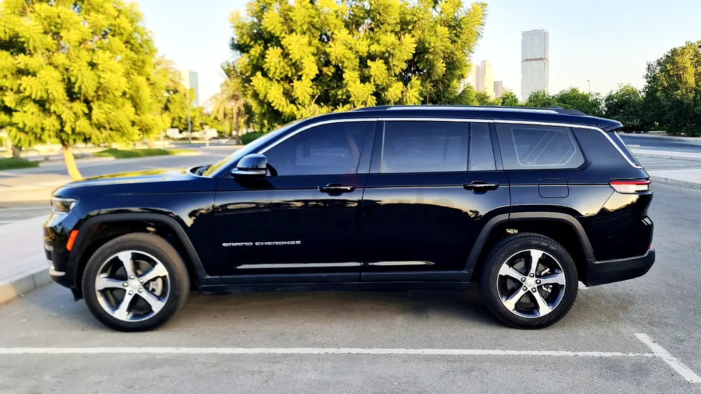 2023 Jeep Grand Cherokee L for Rent in Al Mamzar Front photo 5
