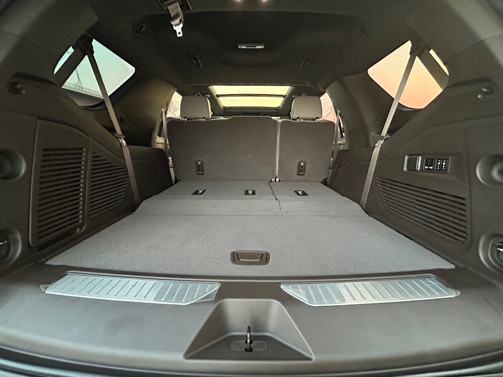 Hire 2023 Chevrolet Tahoe Z71 in Dubai photo 10