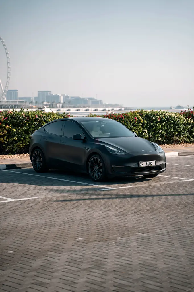 2023 Tesla Model Y for Rent in Barsha Heights (Tecom) photo 4