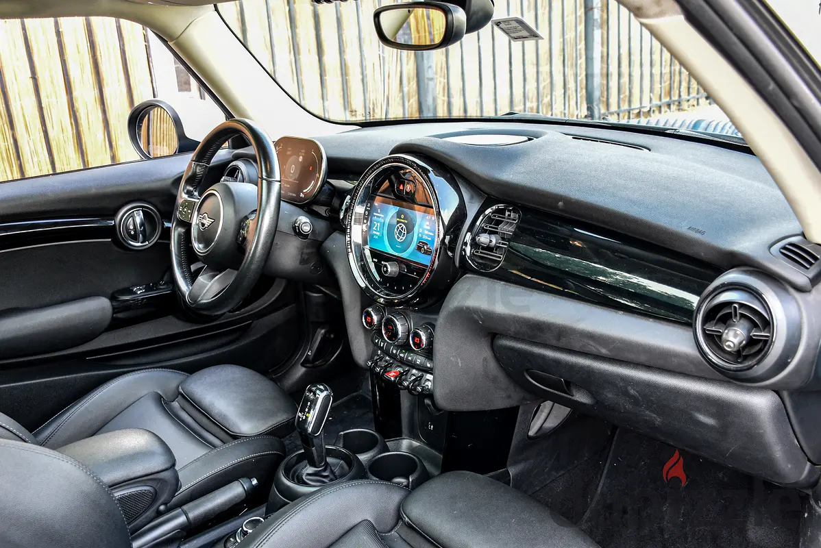 2023 MINI Cooper for Rent in Business Bay photo 8