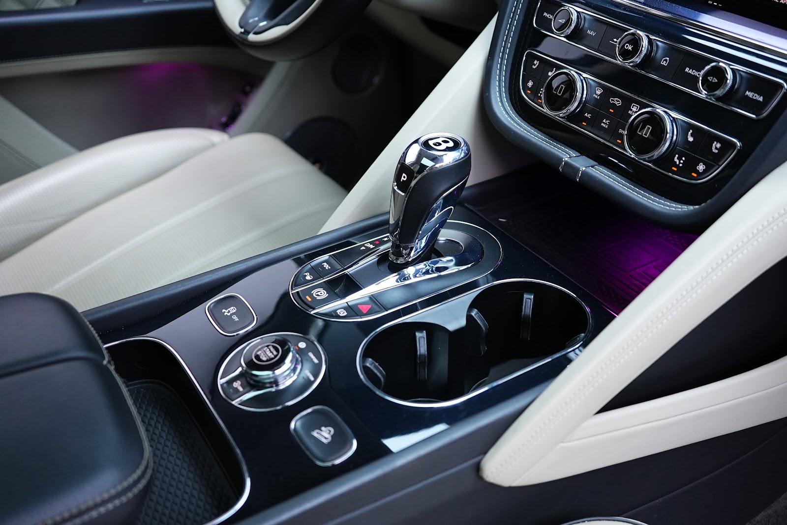Rent Bentley Bentayga in Dubai (Nardo Gray) photo 14