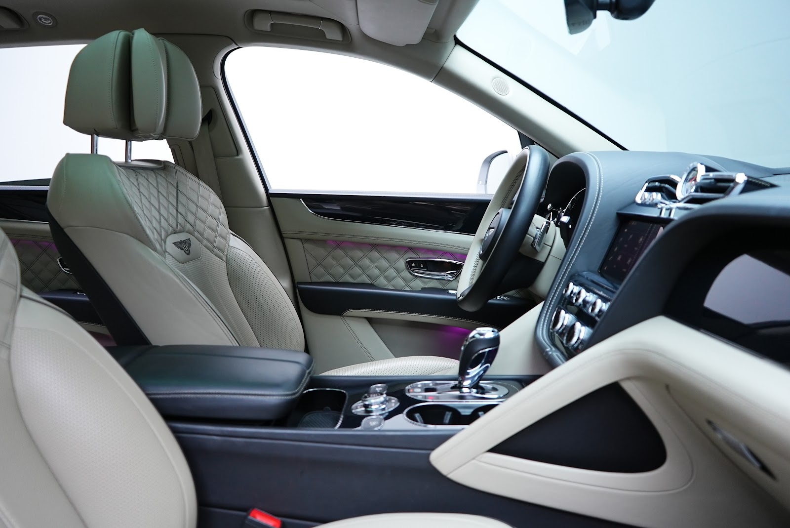 Rent Bentley Bentayga in Dubai (Nardo Gray) photo 15