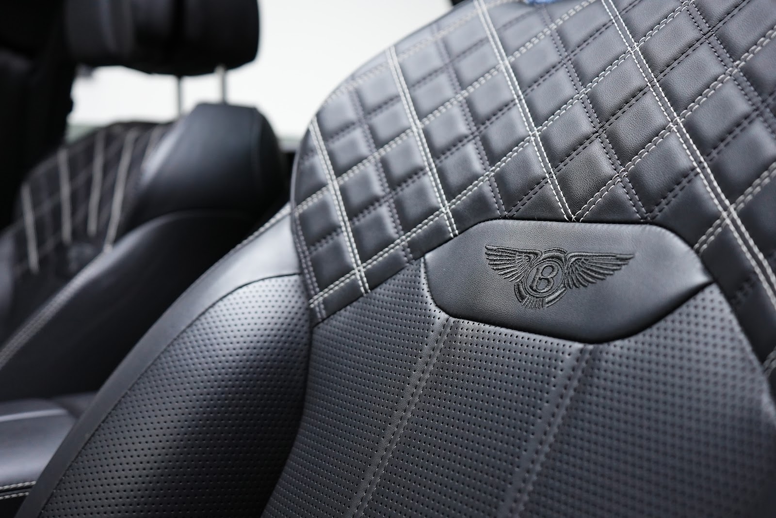 Rent Bentley Bentayga in Dubai (Black) photo 14