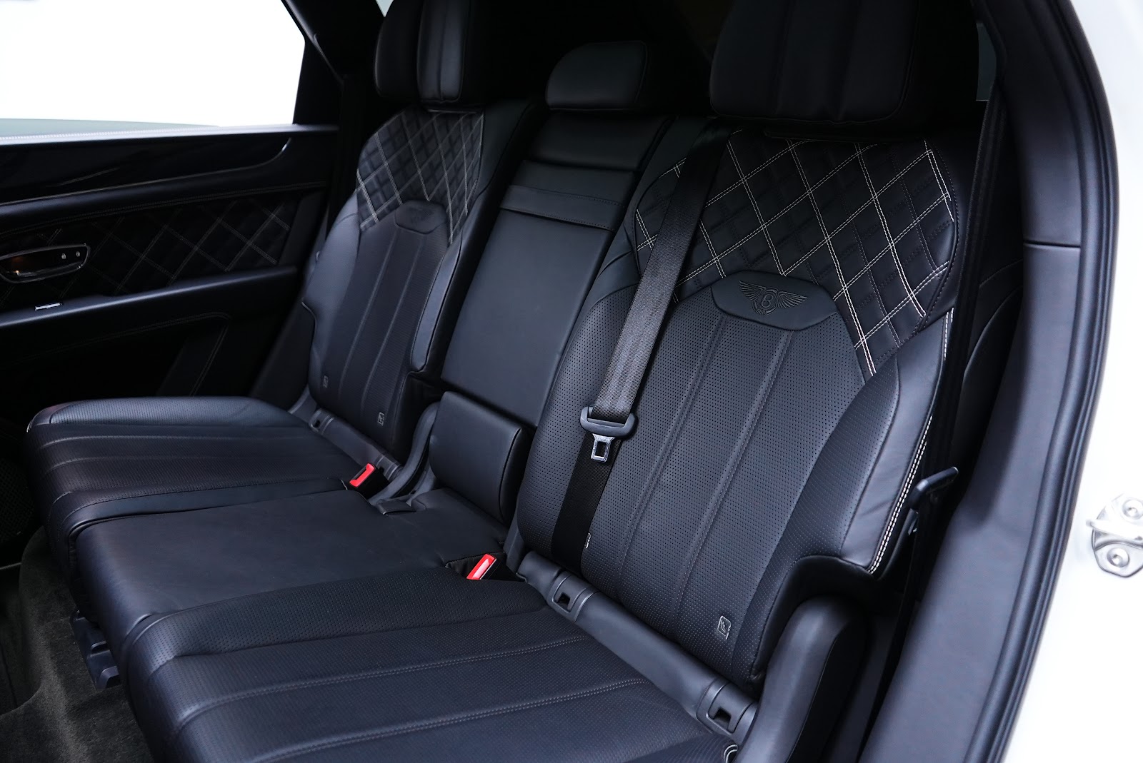 Rent Bentley Bentayga in Dubai (Black) photo 15