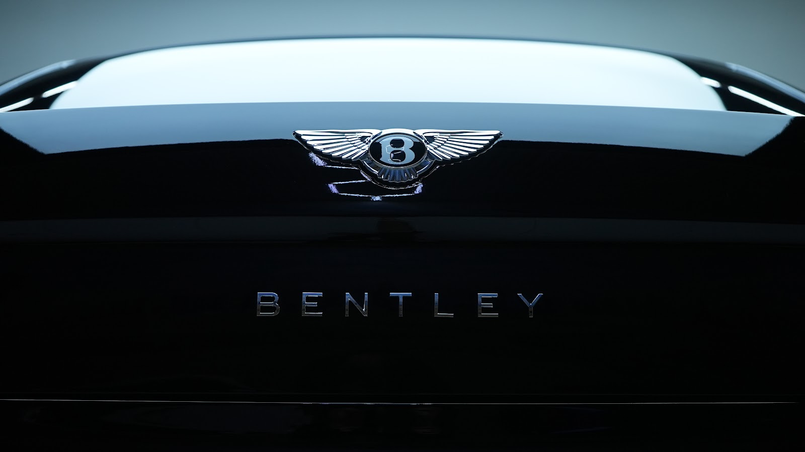Rent Bentley Flying Spur in Dubai photo 4