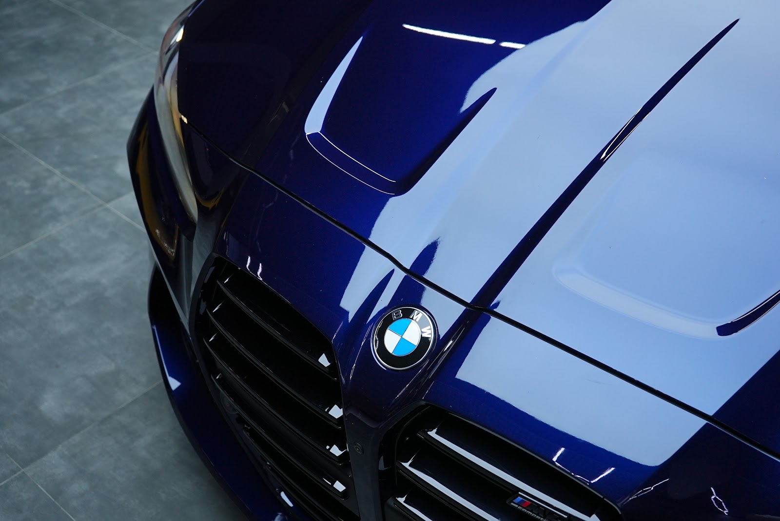 Rent BMW M4 Convertible in Dubai photo 2